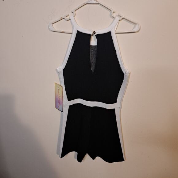 Coco and Shay black and White Romper Size MD.. Sweater Fabric Feel.. Figure Flat - Picture 6 of 10